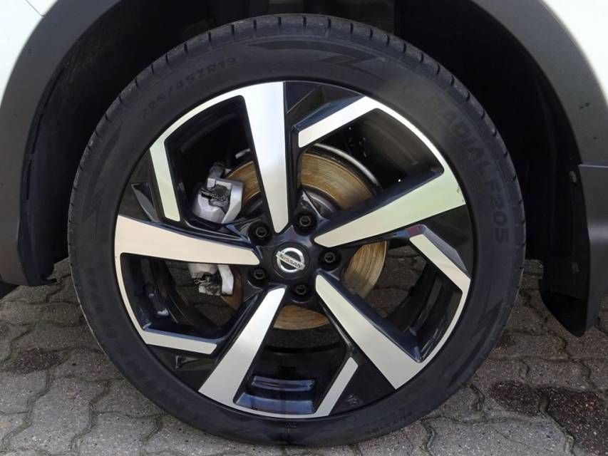Fahrzeugabbildung Nissan Qashqai 1,2 DIG-T Tekna Safety Shield beh.FS  Pa