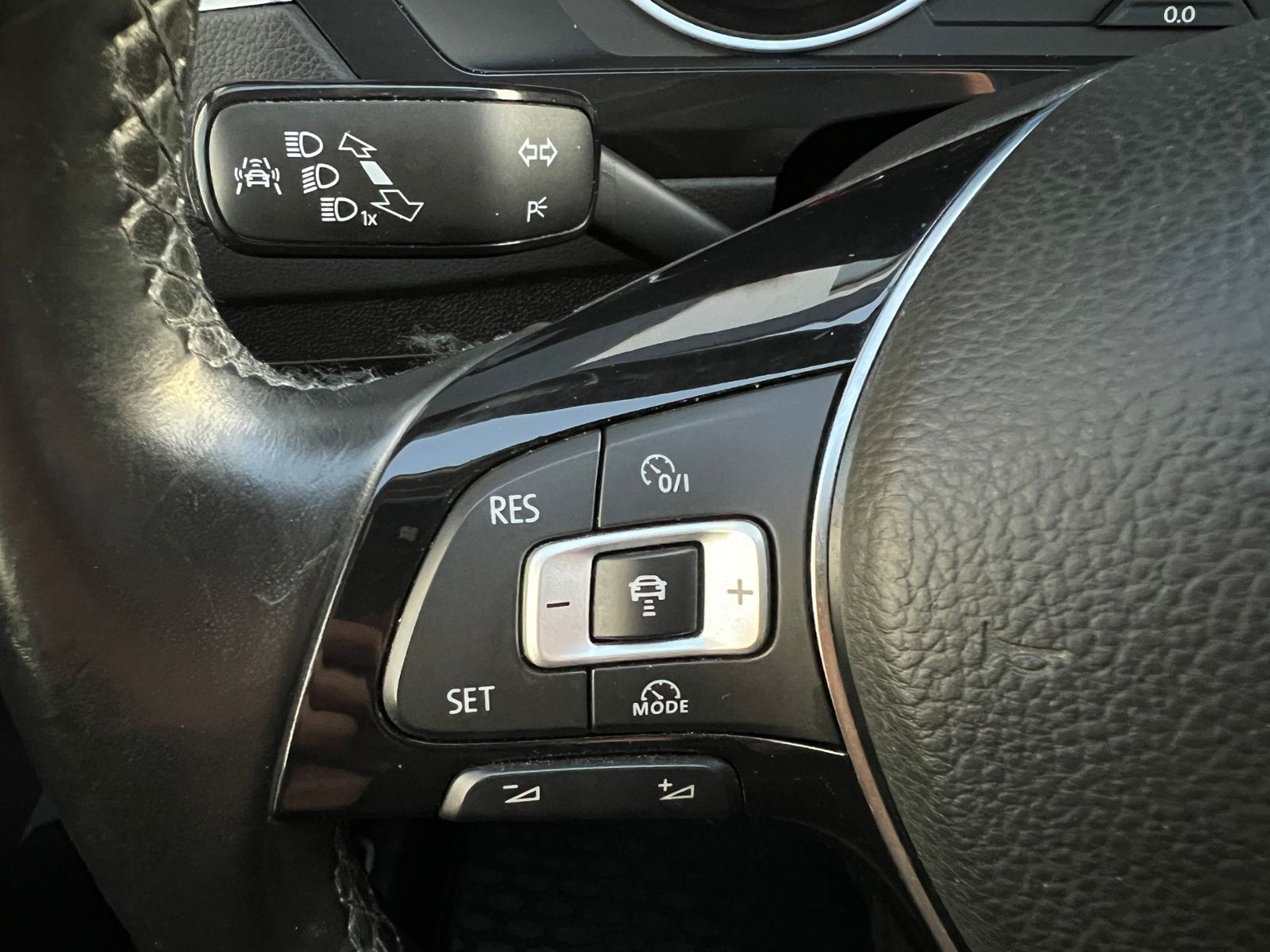 Fahrzeugabbildung Volkswagen Tiguan SOUND 1.4 TSI ACT BMT *AHK, Navi, Kamera*