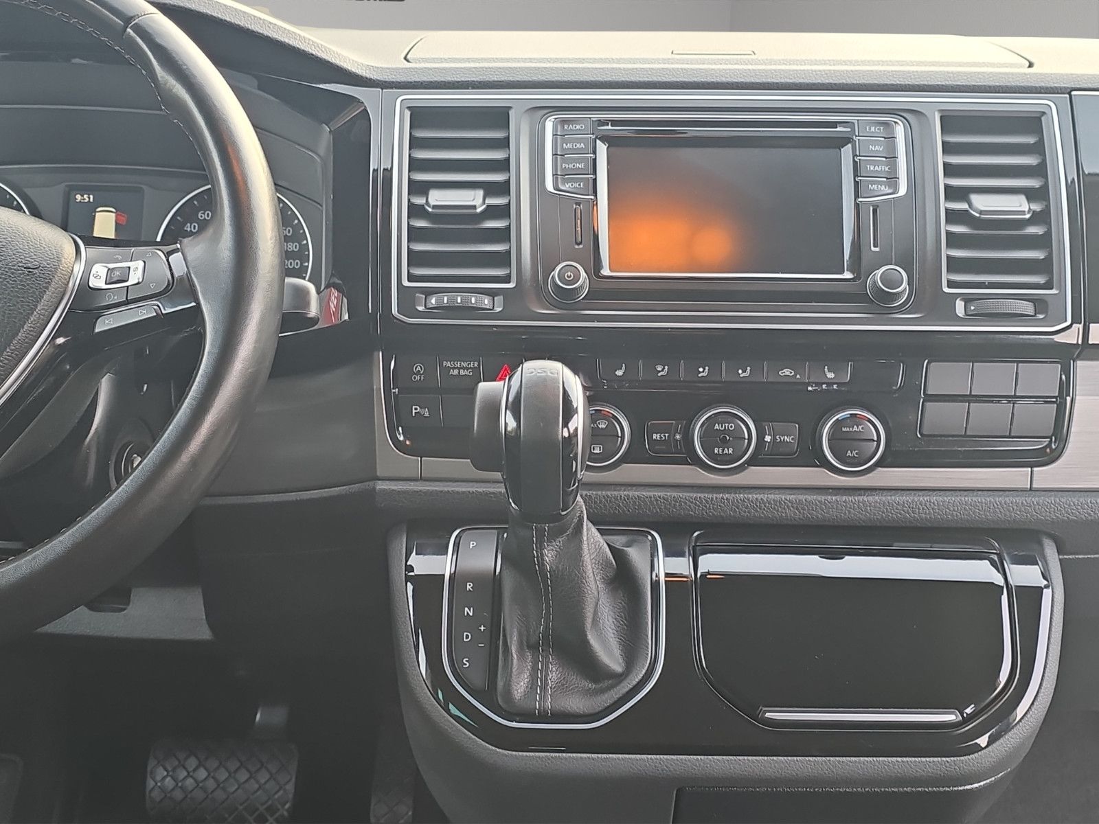 Fahrzeugabbildung Volkswagen T6 Multivan Generation Six+DSG+7 Sitze+AHK+LED