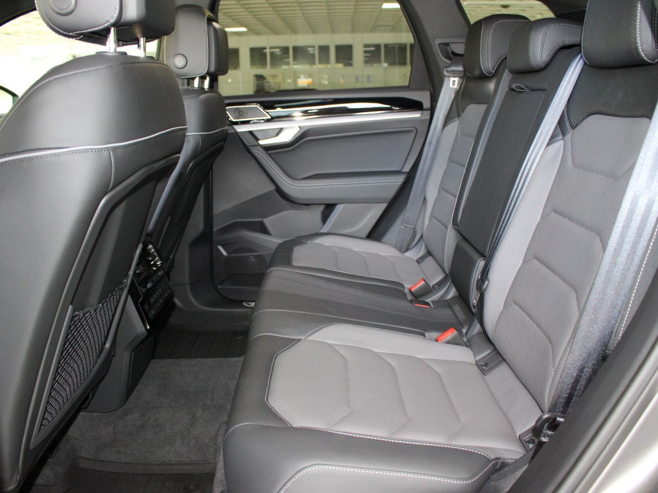Fahrzeugabbildung Volkswagen Touareg V6 TSI 4Motion R-Line FINAL EDITION