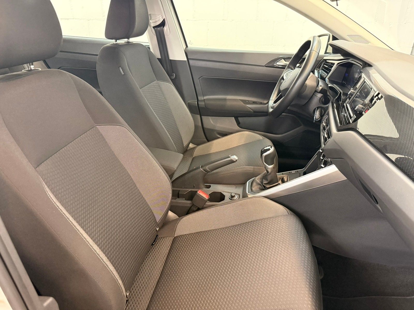 Fahrzeugabbildung Volkswagen Polo 1,0 TSI Life 5-Gang Schaltung + App Connect