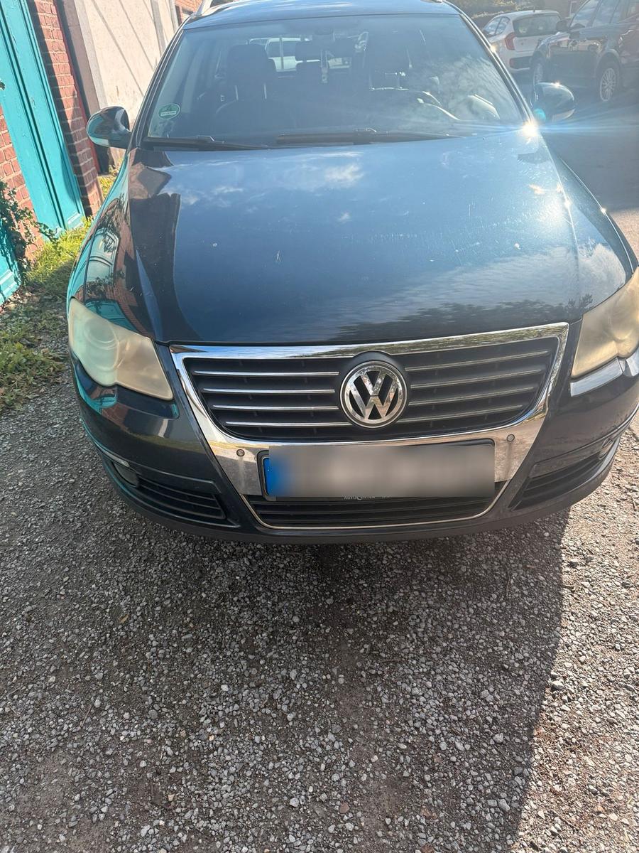 Volkswagen Passat 2006 — rear view