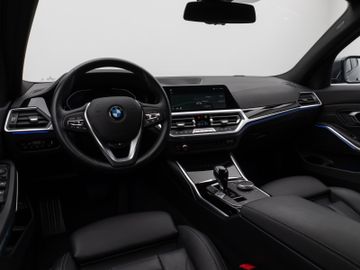 Fahrzeugabbildung BMW 320d Tour Sport Line AHK Standheizung LaserLicht