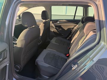 Volkswagen Golf - 10