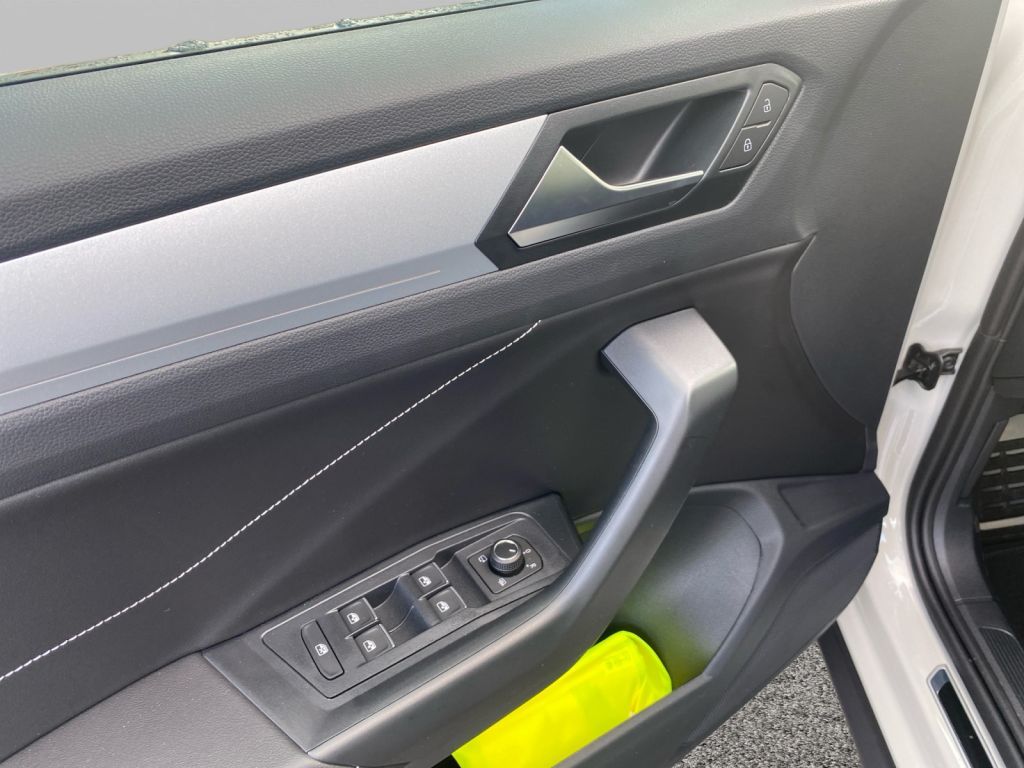 Fahrzeugabbildung Volkswagen T-Roc 1.5 TSI OPF DSG GOAL