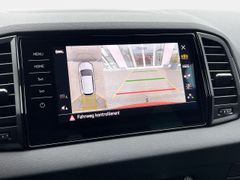 SKODA Karoq Sportline CANTON 4xSHZ AHK 5Jahre Garantie