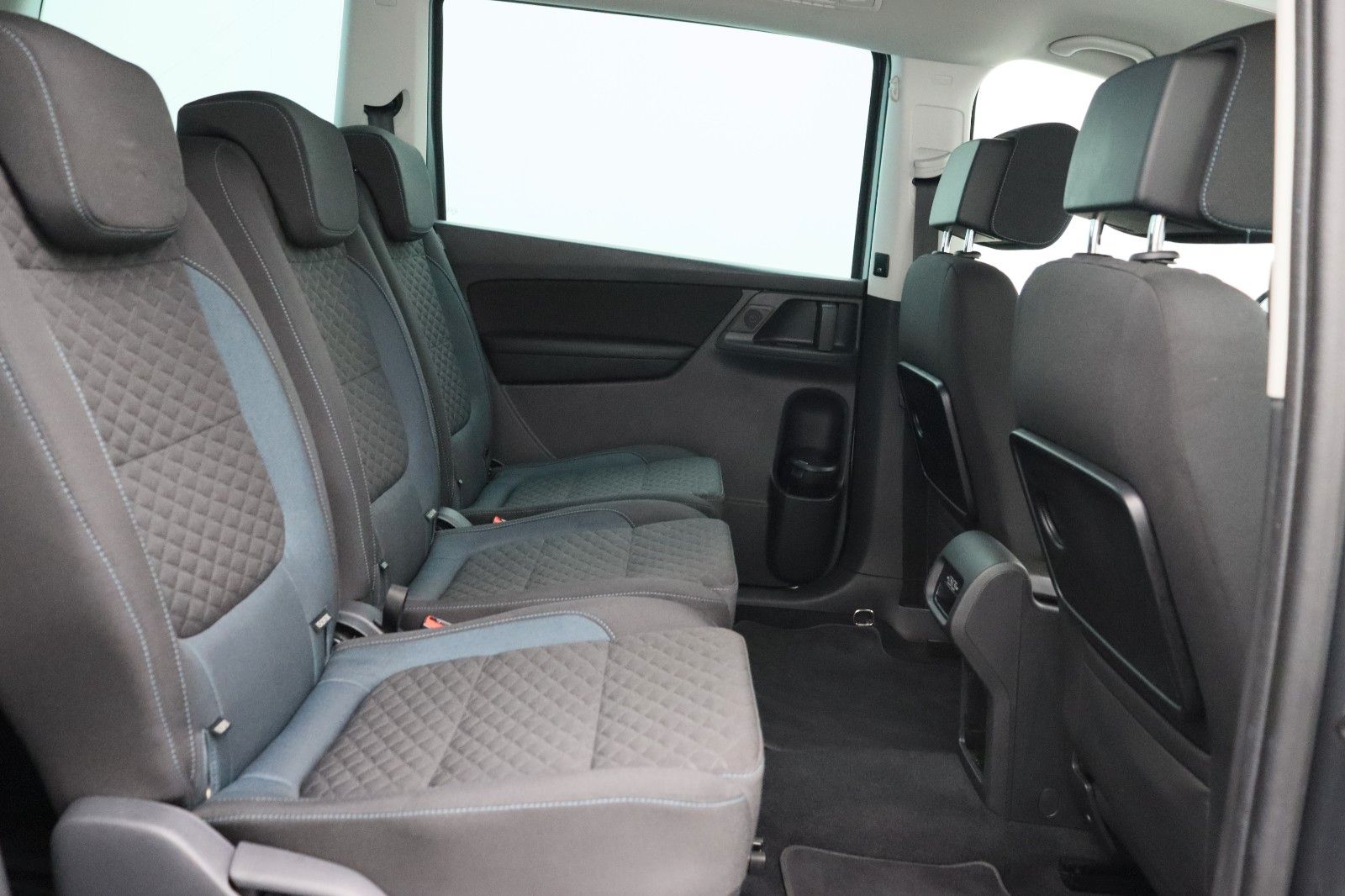 Fahrzeugabbildung Volkswagen Sharan 2.0 IQ.DRIVE ACC NAVI AHK R-Kamera