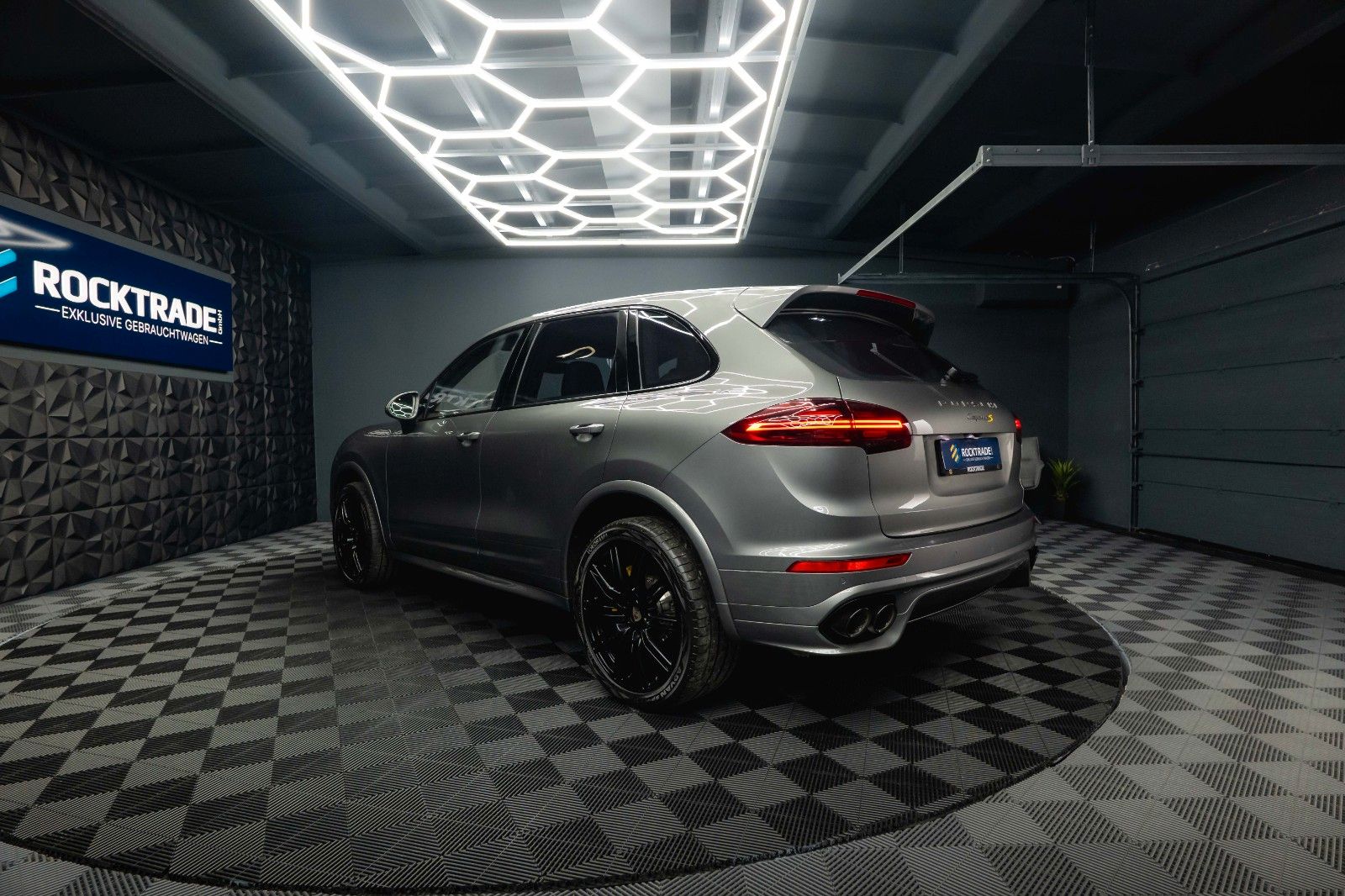 Fahrzeugabbildung Porsche Cayenne S Sport-Design Paket Carbon KERAMIK *LED