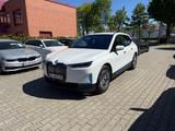 BMW iX 40 xDrive*Head Up*360Kamera*Harmann*Komfortzu - weiße BMW iX