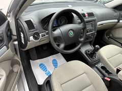 Fahrzeugabbildung Skoda Octavia 1.6 Combi Ambiente / Navi Klima PDC GSD