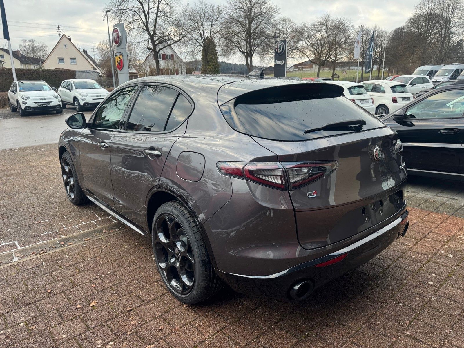 Fahrzeugabbildung Alfa Romeo VELOCE 280PS AT8 Q4 AHK MEMORY LEDER NAVI PANO