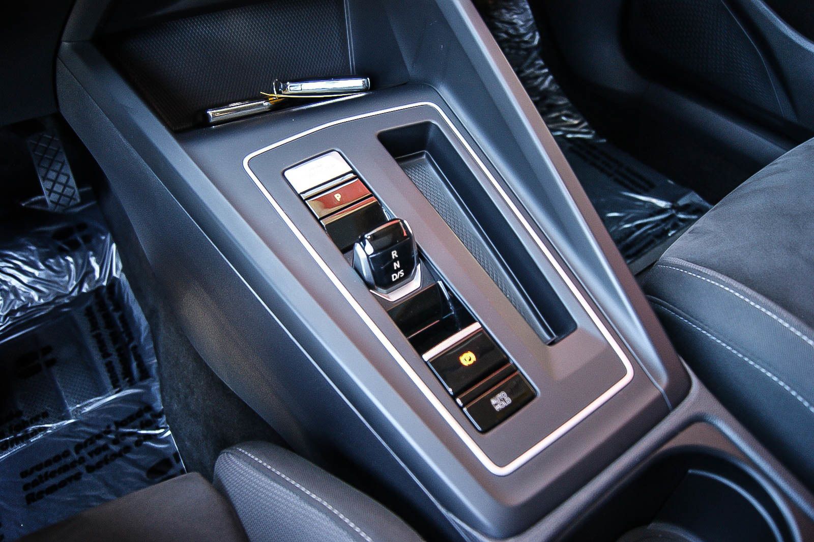 Fahrzeugabbildung Volkswagen Golf VIII 1.5eTSI DSG First Edition MATRIX ANHZV