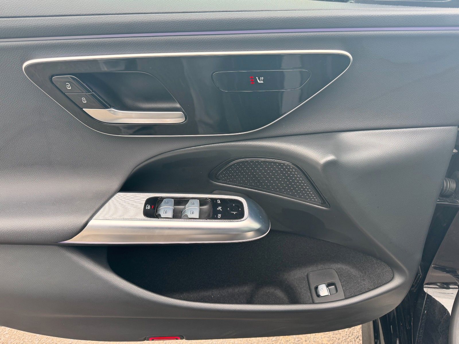 Fahrzeugabbildung Mercedes-Benz E 200 T Avantgarde Pano+AHK+R-Kamera+Keyless