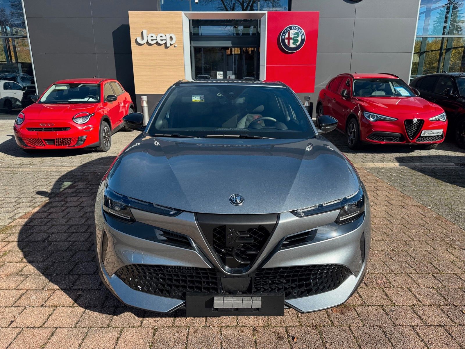 Fahrzeugabbildung Alfa Romeo Junior Ibrida Speciale 145PS Navi Kamera Massage