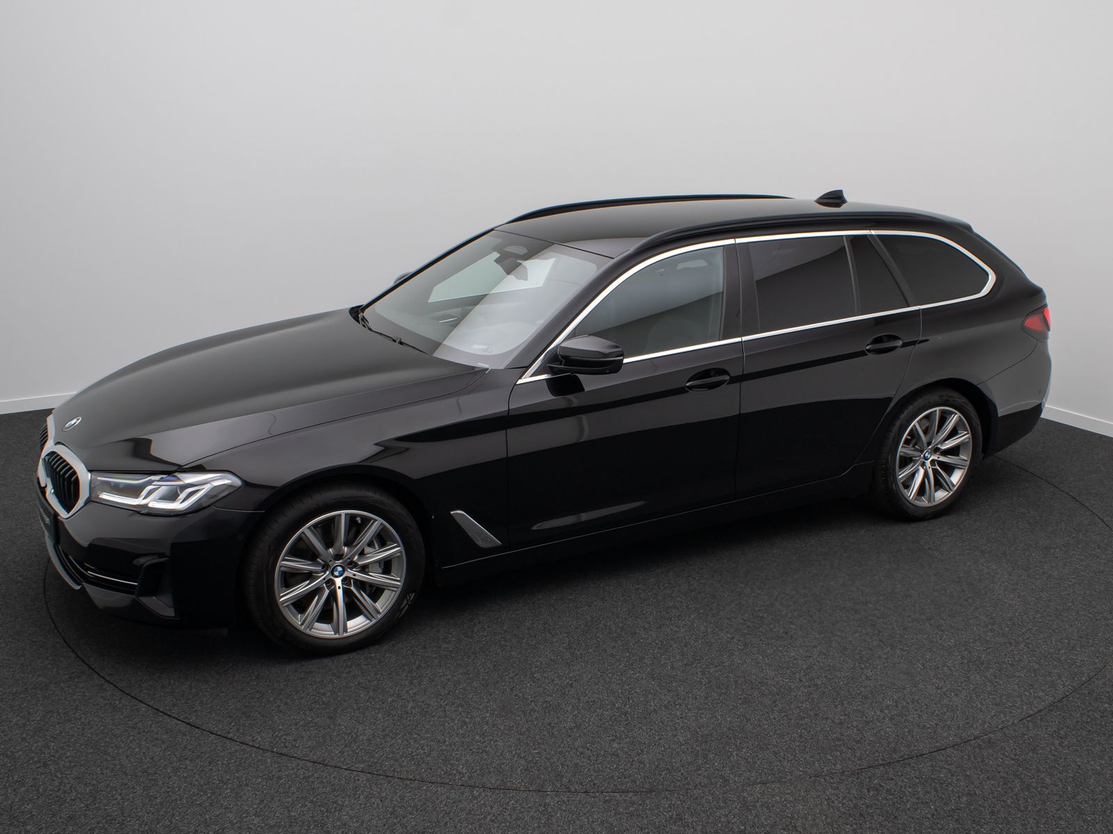 Fahrzeugabbildung BMW 530d HUD 360&deg; Laser DAB H/K AHK Sport 18Zoll