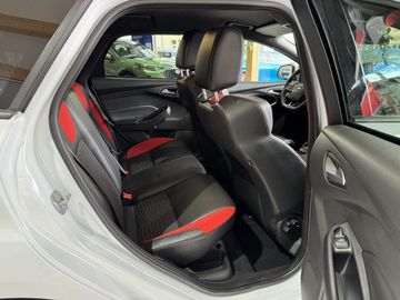 Ford Focus Turnier ST 250PS