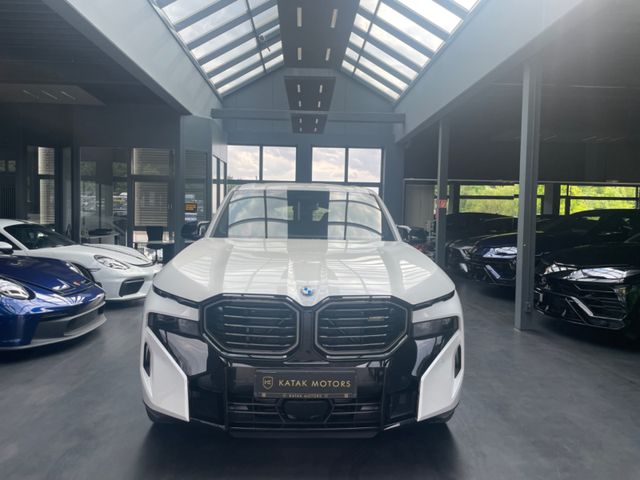 BMW BMW XM 4.4/PANORAMA/23″/SOFTCLOSE/CARBONFIBER