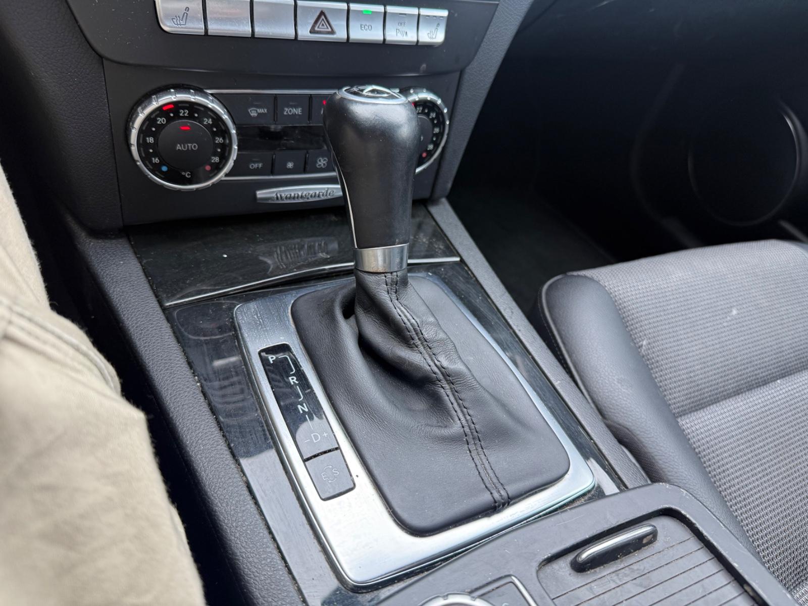 Mercedes-Benz C220 2013 — photo 24