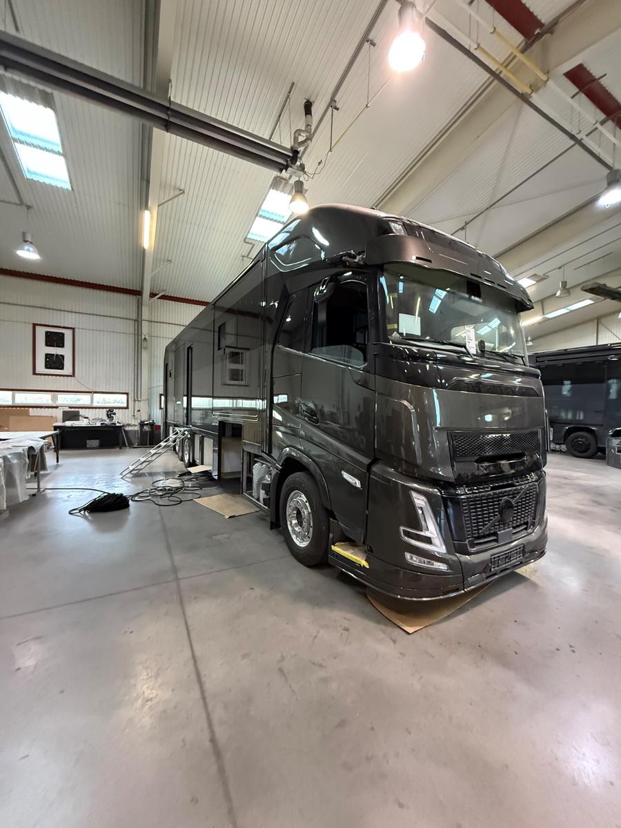 Volvo FH500 AERO LIMITED 6 HORSES DB POP-OUT / UP