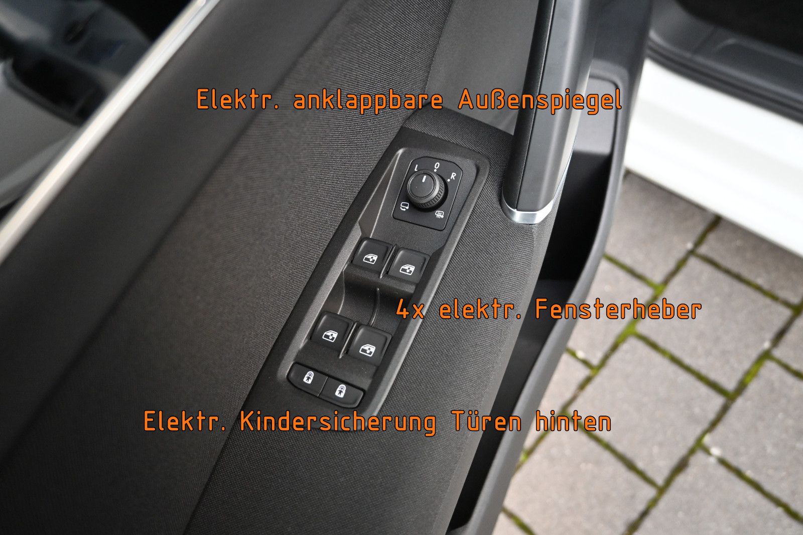 Fahrzeugabbildung Volkswagen Touran 2.0 TDI DSG °ACC°AHK°PANO°STANDHEIZ°7-SI°