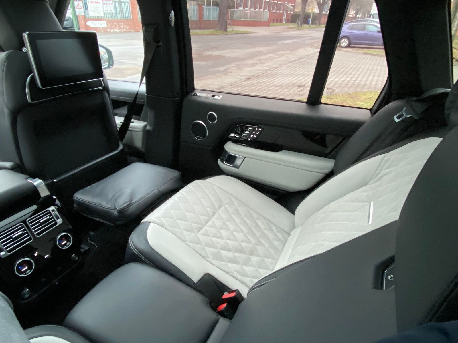 Fahrzeugabbildung Land Rover Range Rover SV Autobiography/Pano/STHZG/