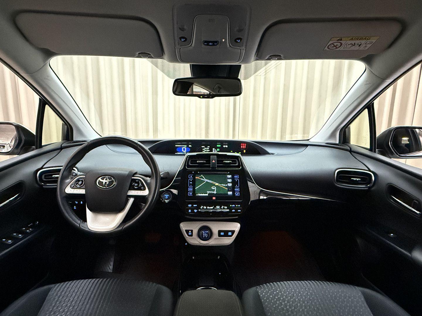 Toyota Prius 1.8 White Edition Adaptive Cruise / HUD /
