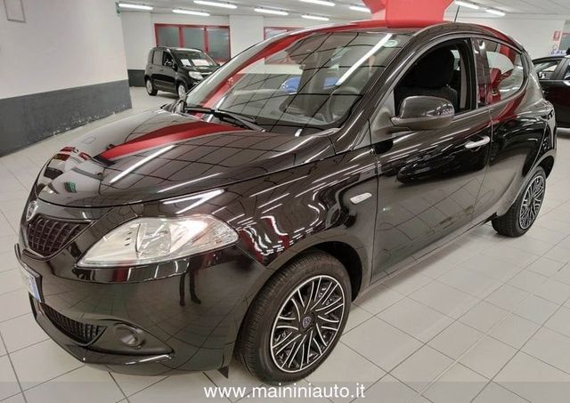 Другие Lancia Ypsilon 1.0 70cv Hybrid 5P Silver Plus + 