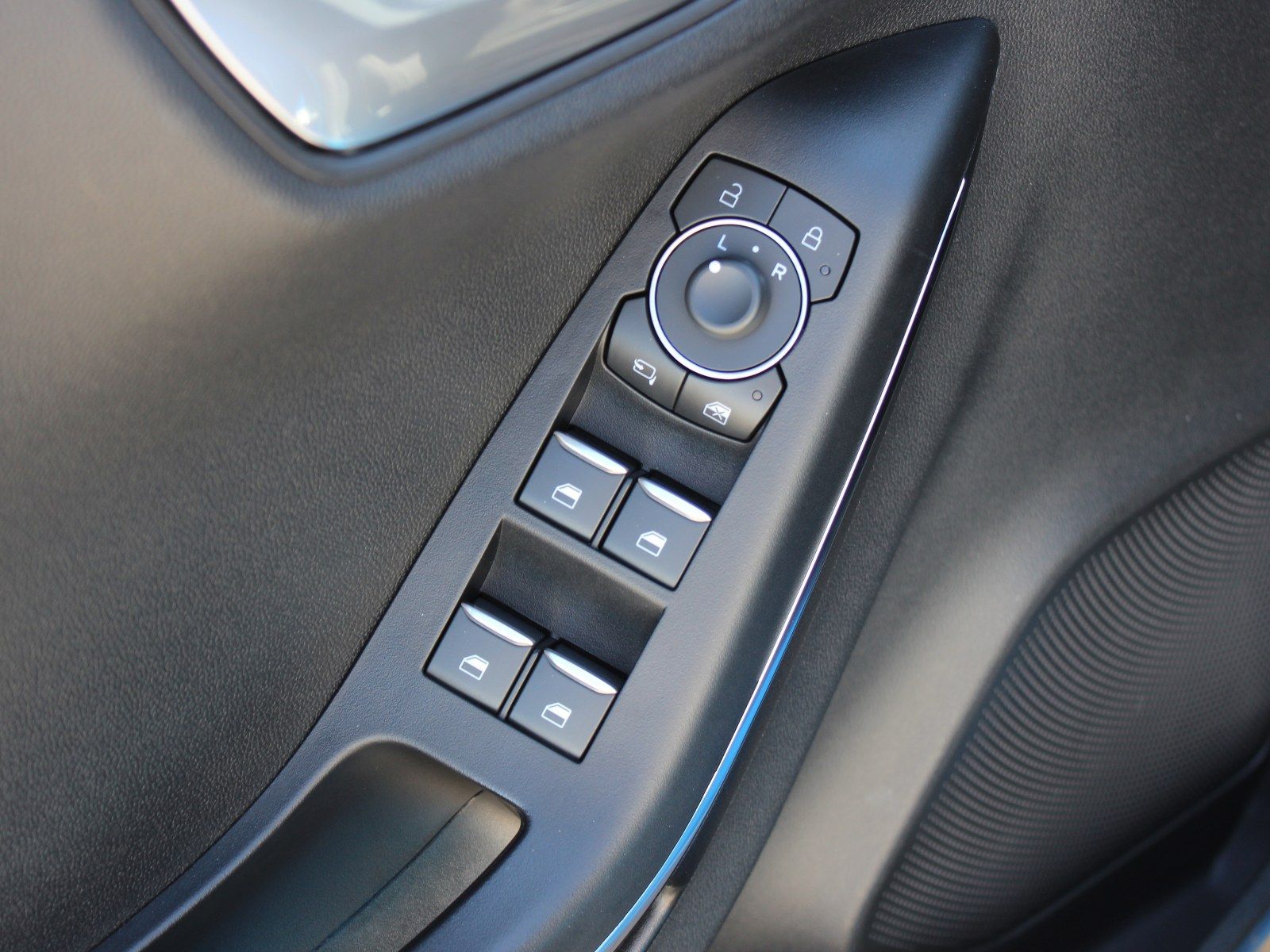 Fahrzeugabbildung Ford Puma Titanium 1,0 EcoBoost Mild Hybrid