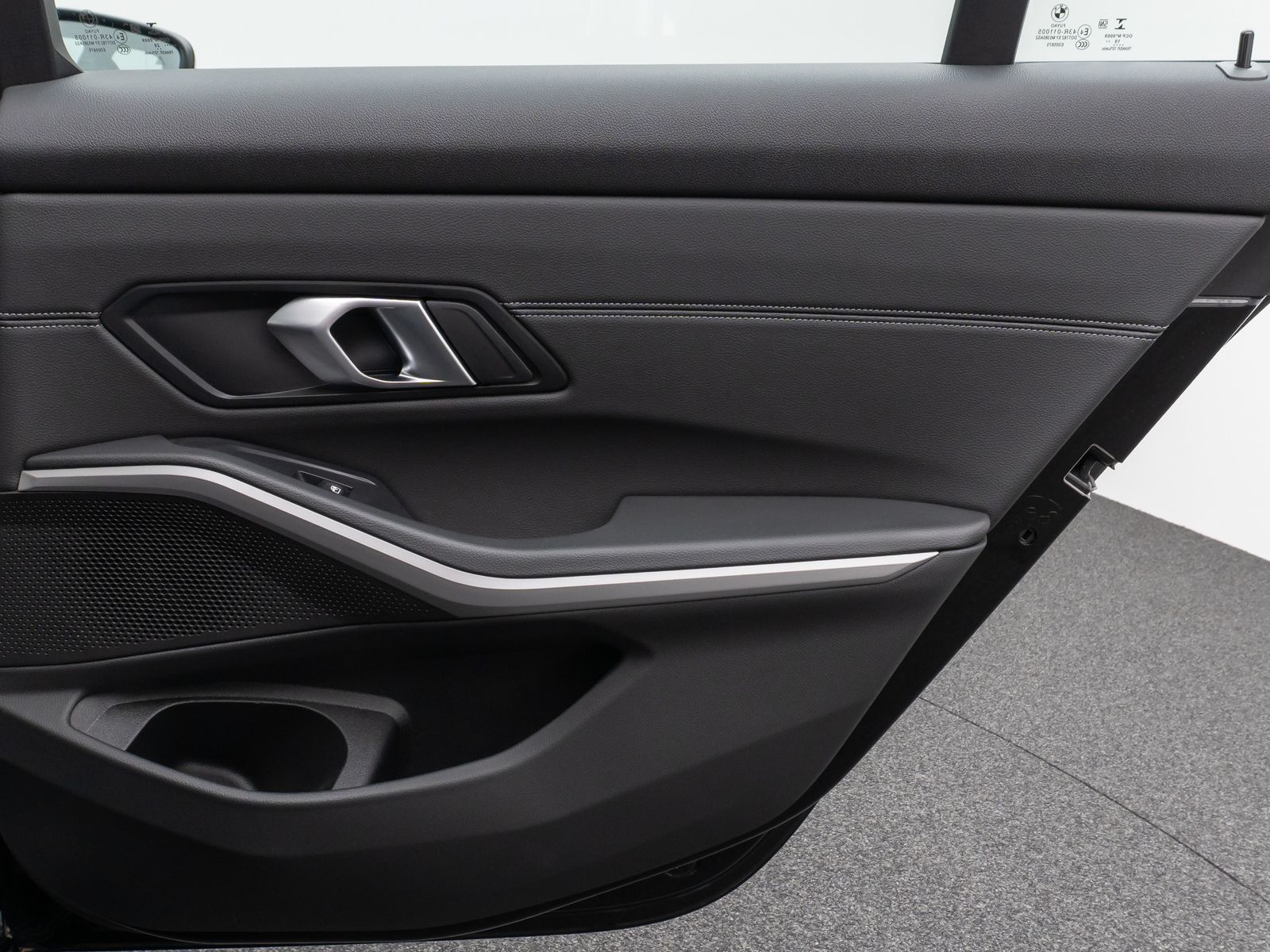 Fahrzeugabbildung BMW 320d Panorama DAB HiFi Lenkrhzg PDC AHK Alarm