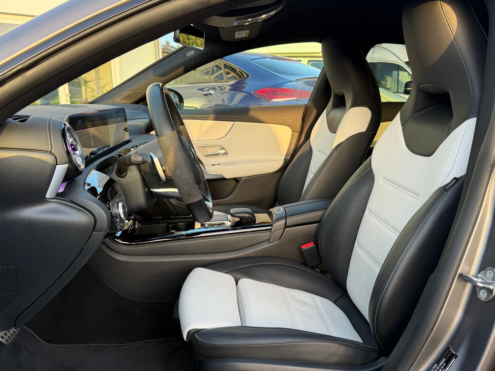 Fahrzeugabbildung Mercedes-Benz CLA 250 SB AMG-Line ACC Leder LED Memory Kamera