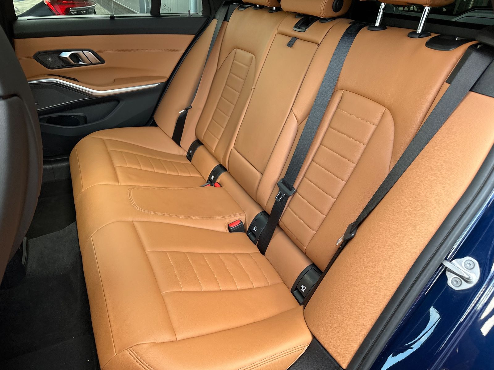 Fahrzeugabbildung BMW M340d Touring xDrive NAV+LED+PANO+AHK+HEAD-UP