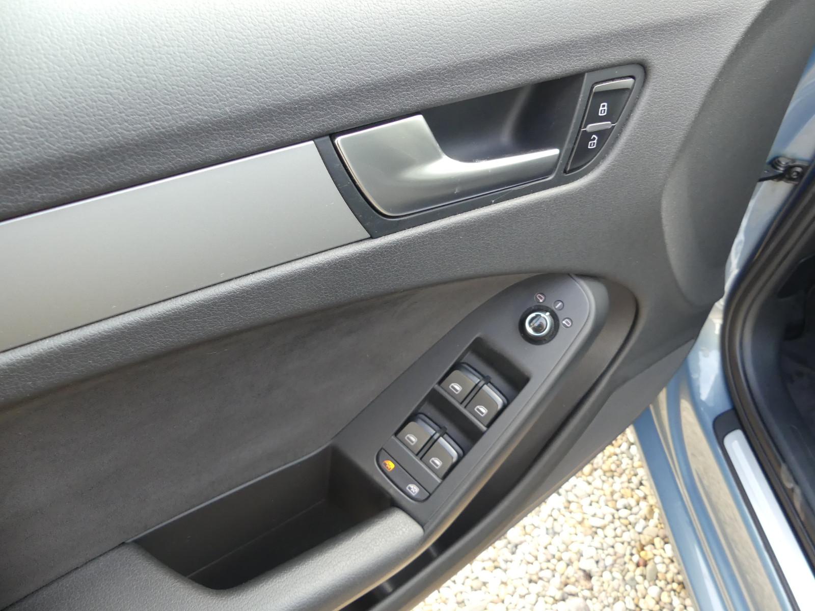 Audi A4 2011 — photo 8