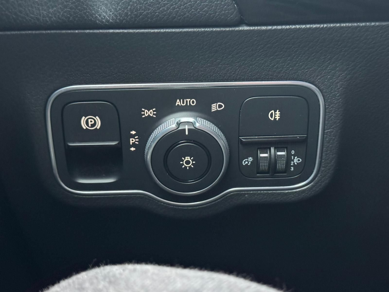 Mercedes-Benz B 180 (Automatik, Teilleder, Navi)