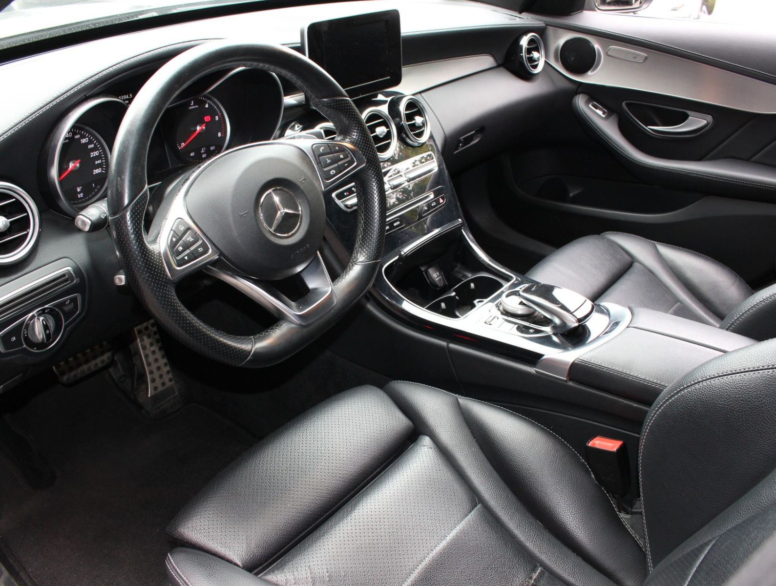 Fahrzeugabbildung Mercedes-Benz C 200 d T AMG Line Distronic+LED+Navi+Totwinkel