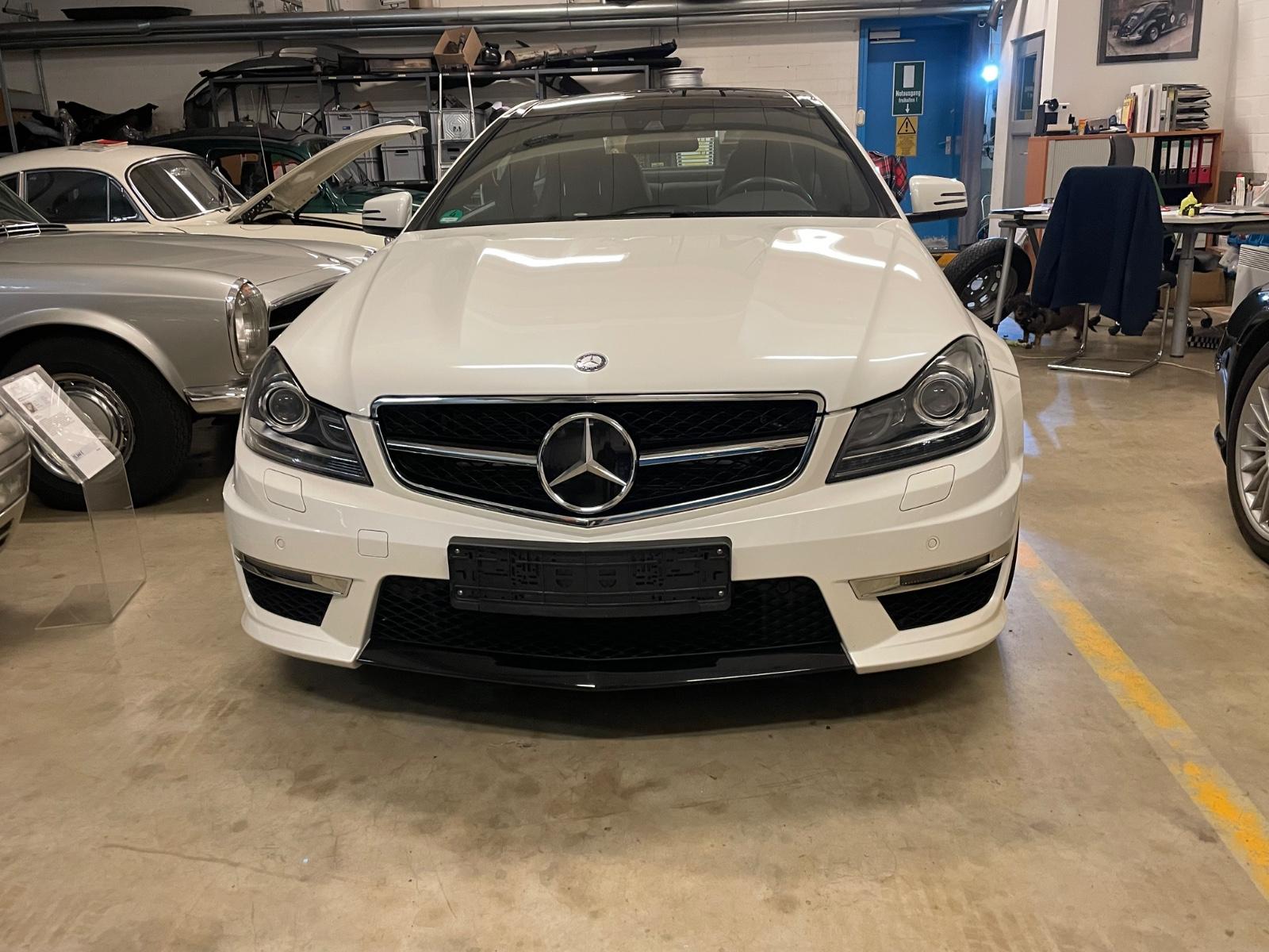 Mercedes-Benz C 63 AMG C Coupe C 63 AMG
