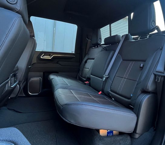 Vehicle photo 14