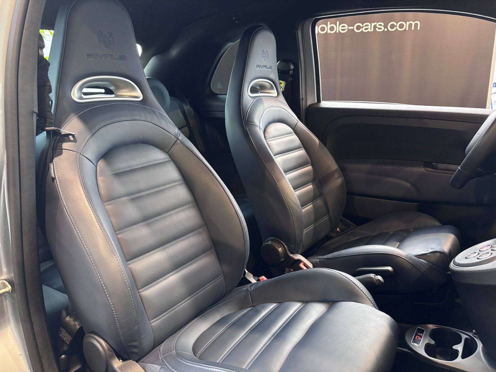 Fahrzeugabbildung Abarth 695C  Rivale  XENON LEDER ALU