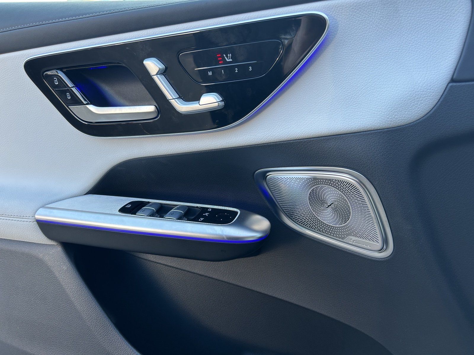 Fahrzeugabbildung Mercedes-Benz GLC 300 AMG Prem AIRMATIC Burme DISTRO Night HAL