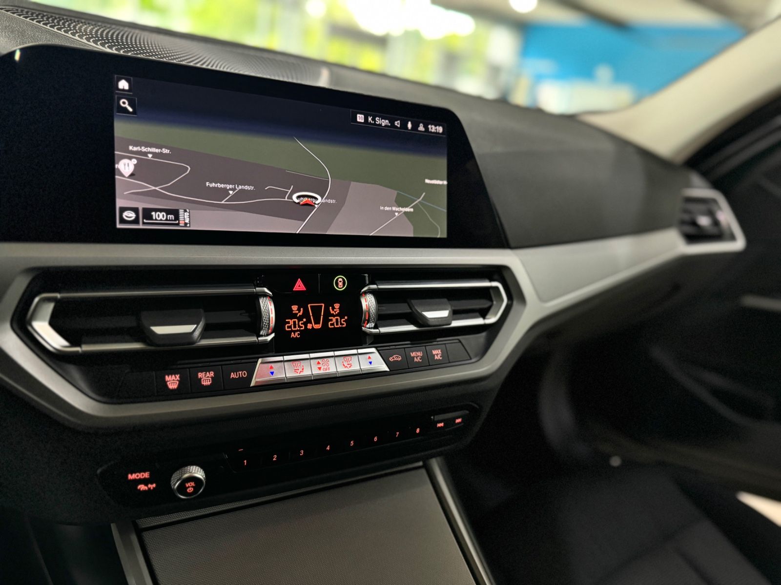 Fahrzeugabbildung BMW 330i Aut Alarm PDC DriveAssis HUD DAB CockpitPro