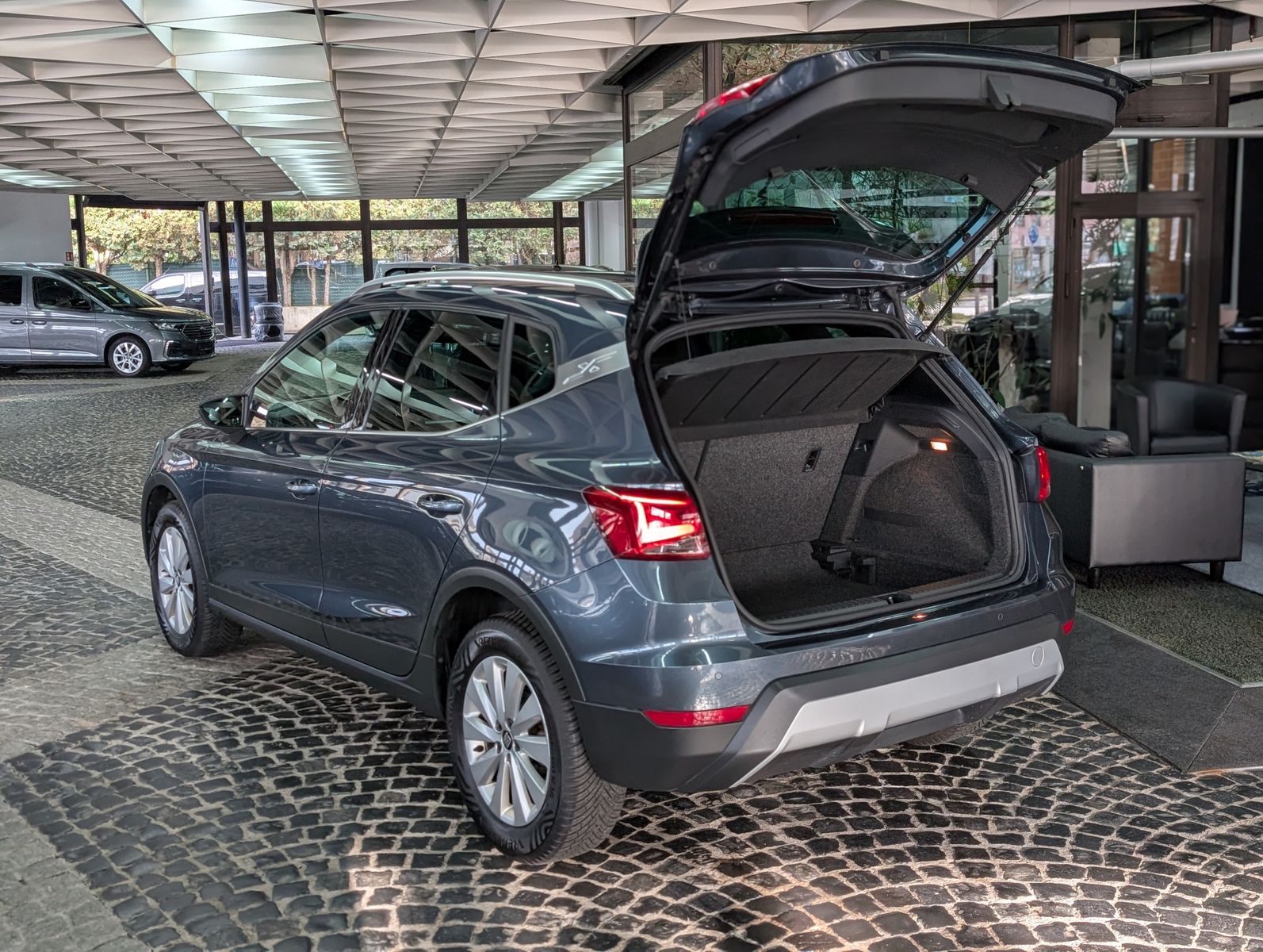 Fahrzeugabbildung SEAT Arona Xcellence FULL-LINK LED KESSY SHZ TEMP ALU
