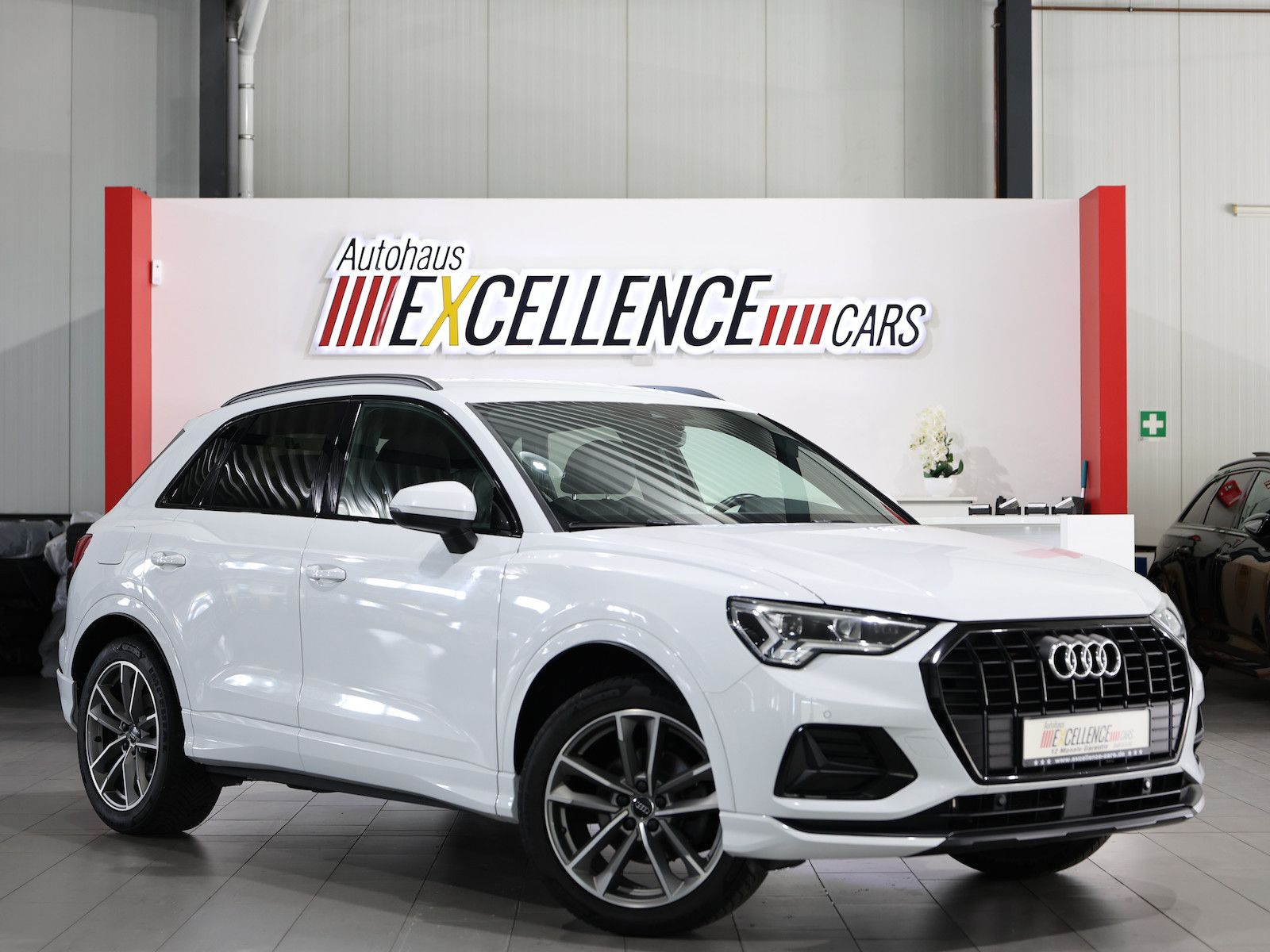 Audi Q3 35 TFSI ADVANCED WHITE & BLACK