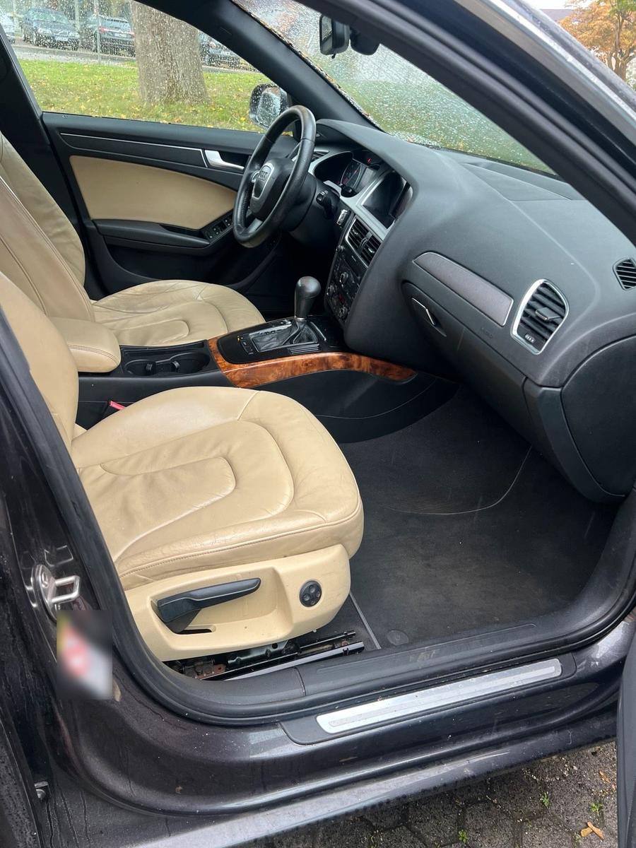 Audi A4 2011 — photo 8