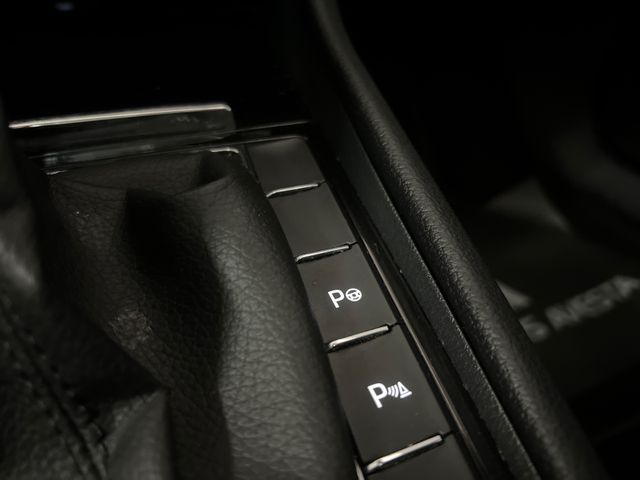 Skoda SUPERB STYLE/ 1.HAND/ GARANTIE/ PANO/ ASSIST. Skoda SUPERB STYLE/ 1.HAND/ GARANTIE/ PANO/ ASSIST.