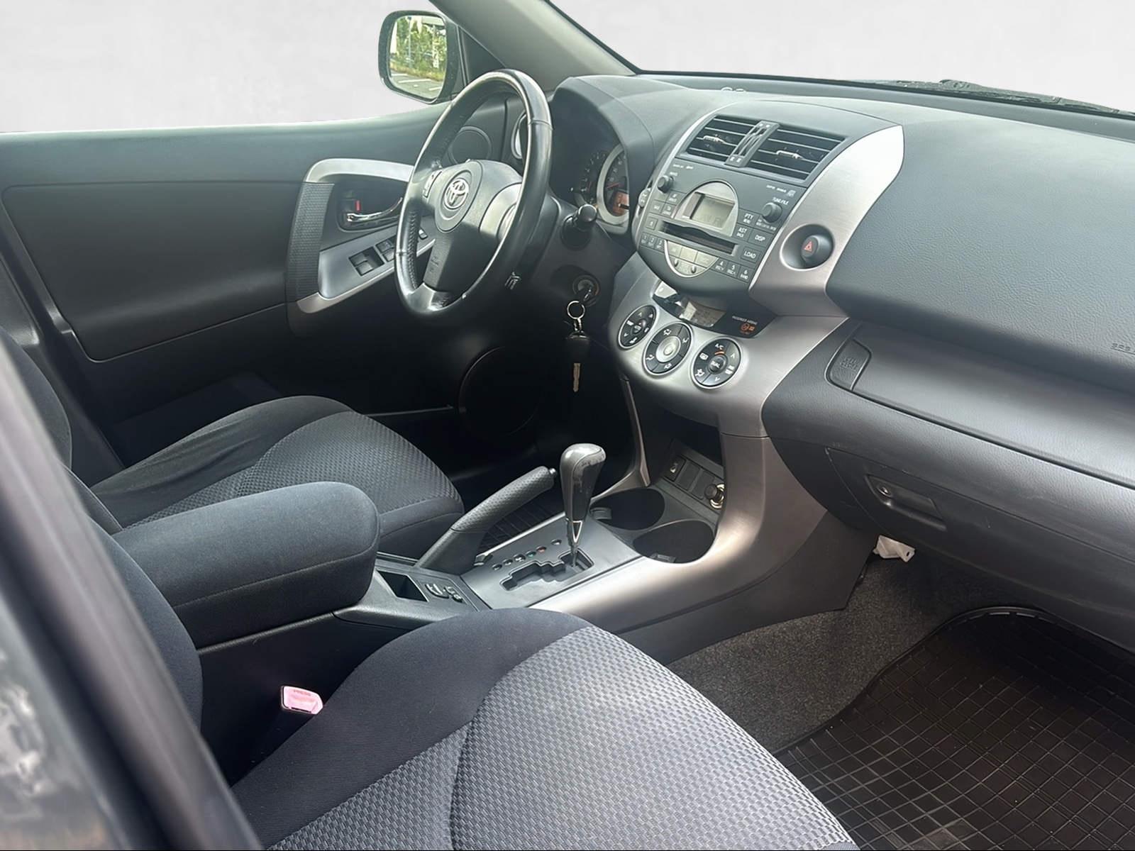 Toyota RAV 4 2.0 VVT-i 152ch - BVA - 4x4 - Climatisation automatique