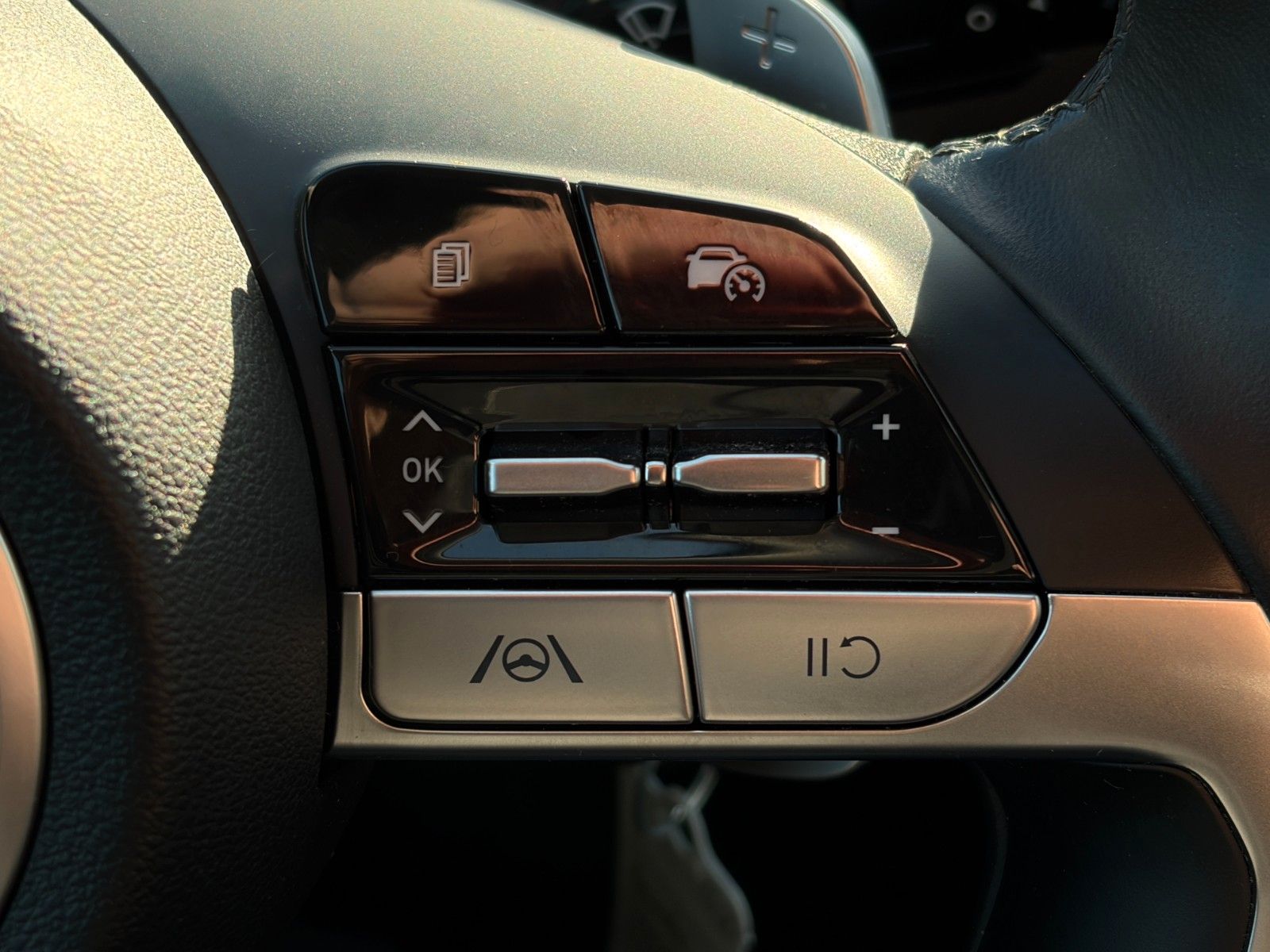 Fahrzeugabbildung Hyundai Tucson 1.6 T-GDI PHEV 4WD Temp. CarPlay CAM SHZ