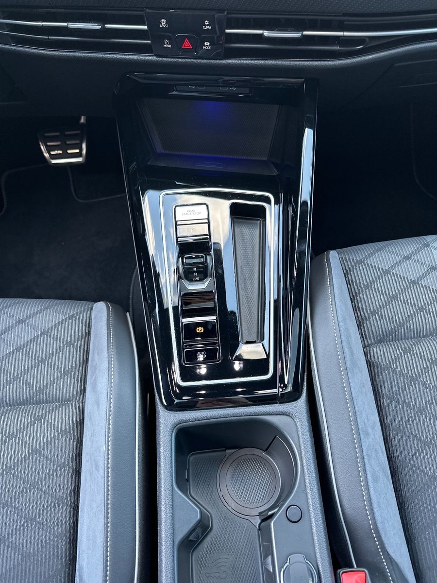 Fahrzeugabbildung Volkswagen Golf Variant R-Line NAV+IQ-LIGHT+ACC+PANO+