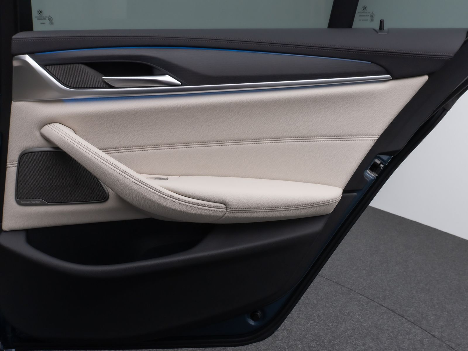Fahrzeugabbildung BMW 530e M Sport Kamera Laser HUD DAB H/K Alarm 19"
