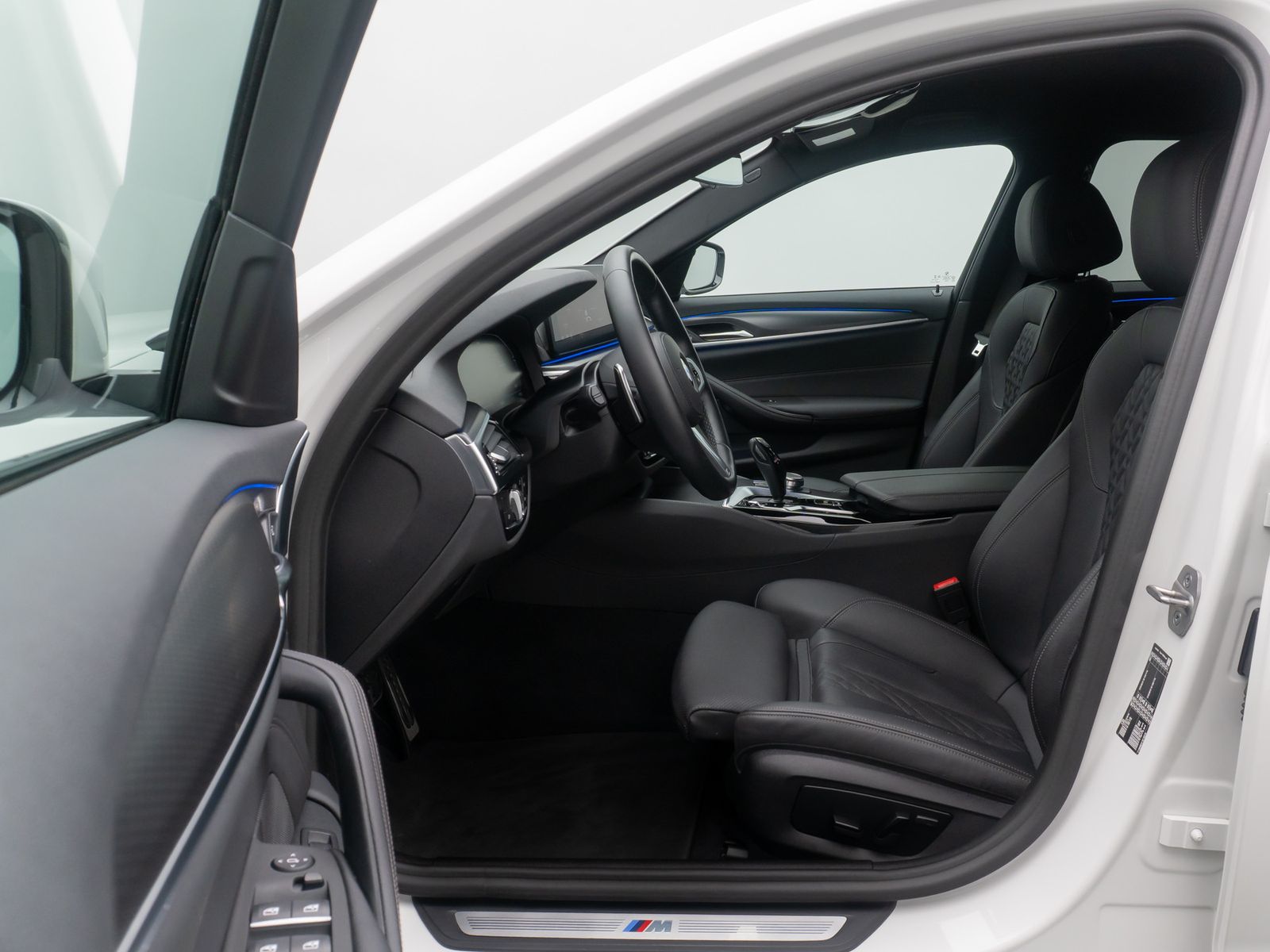 Fahrzeugabbildung BMW 520d M Sport DAB Alarm PDC Geschwindigreg Leder