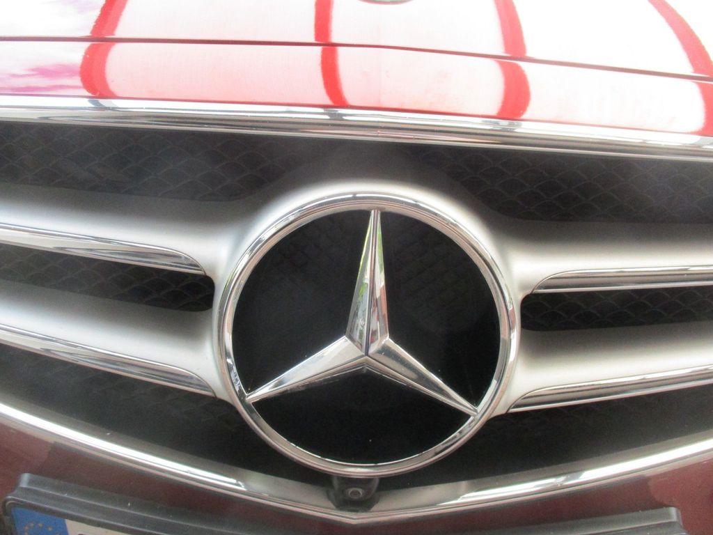 Image of Mercedes-Benz E 200
