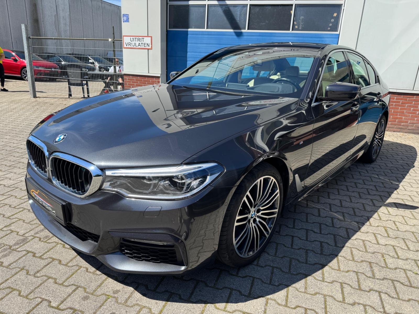BMW 530 d xDrive Limousine M Paket *Voll* 1 Hand*